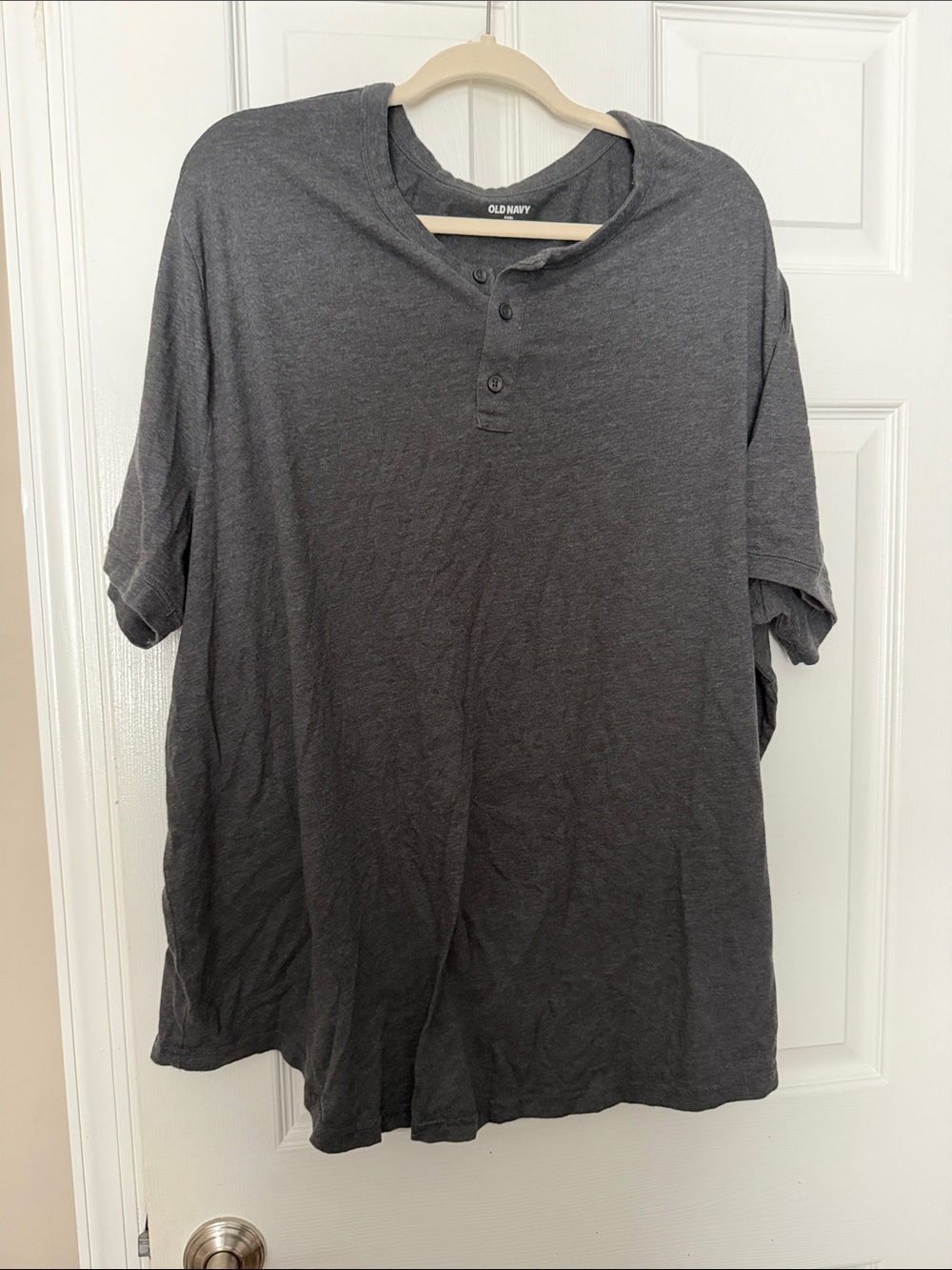 Old Navy Men's Dark Gray Short-Sleeve Henley Shirt